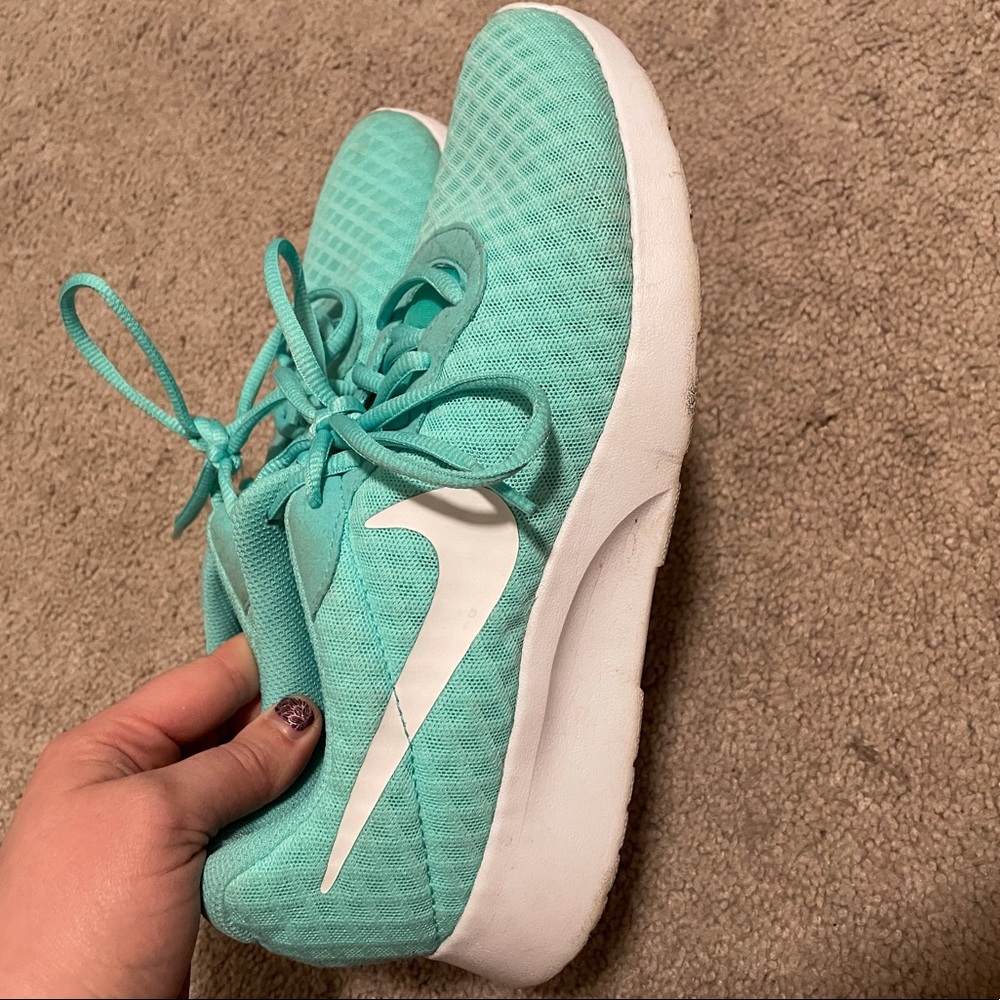 Woman’s teal Nike shoes size 8.5